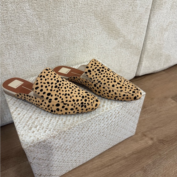 Dolce Vita Shoes - Dolce Vita Brie Cheetah-Print Slip-On Mules in Tan and Black